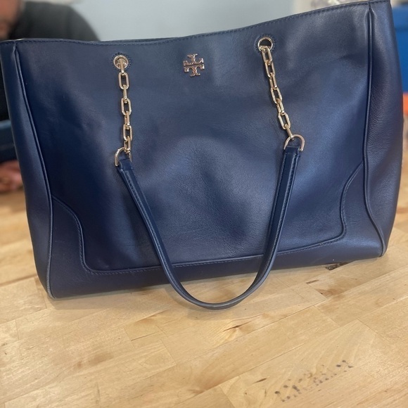 Tory Burch Handbags - Tory Burch Carter Tote Chain Handle Tagged Tote Bag Leather Royal Navy 56968